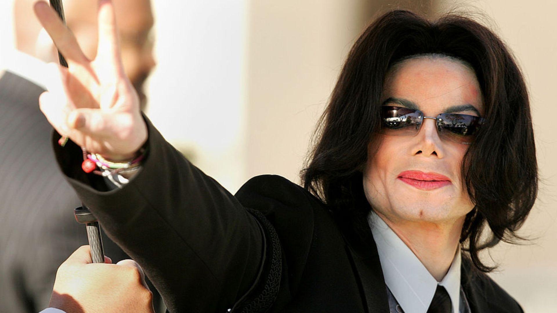 Imagem representativa do post: Por que o Michael Jackson ficou branco?